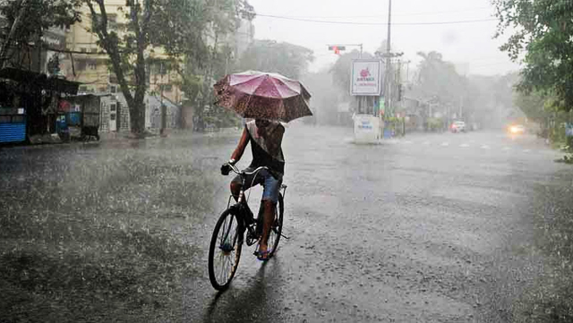 Weather Update: কয়েক ঘন্টার মধ্যে আবারো ভারী বর্ষণ বঙ্গে!